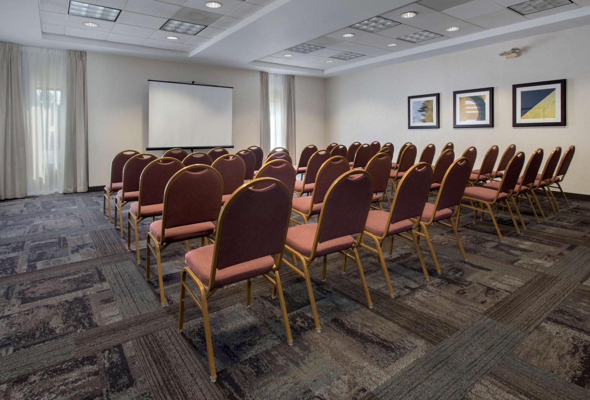 Hampton Inn Boston Logan Airport Revere Exterior photo