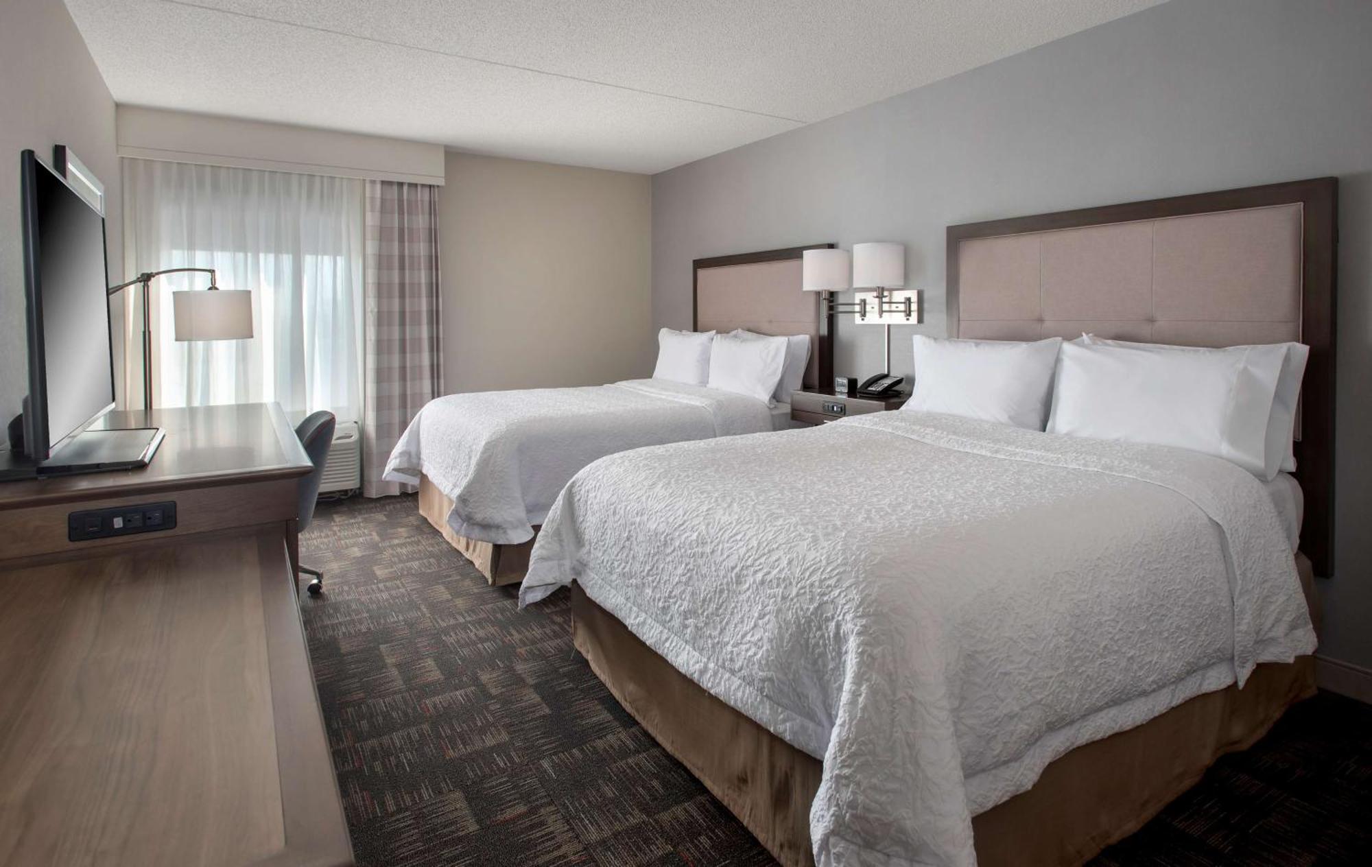 Hampton Inn Boston Logan Airport Revere Exterior photo
