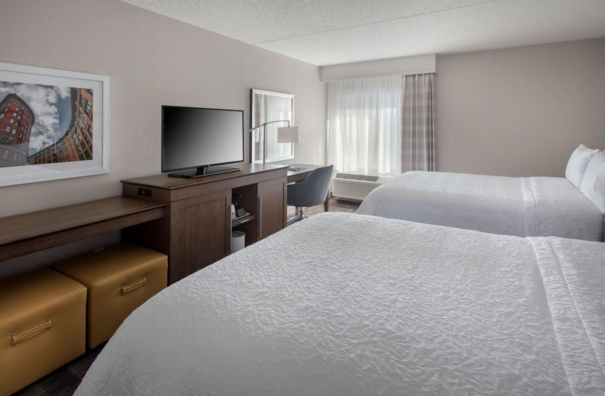 Hampton Inn Boston Logan Airport Revere Exterior photo