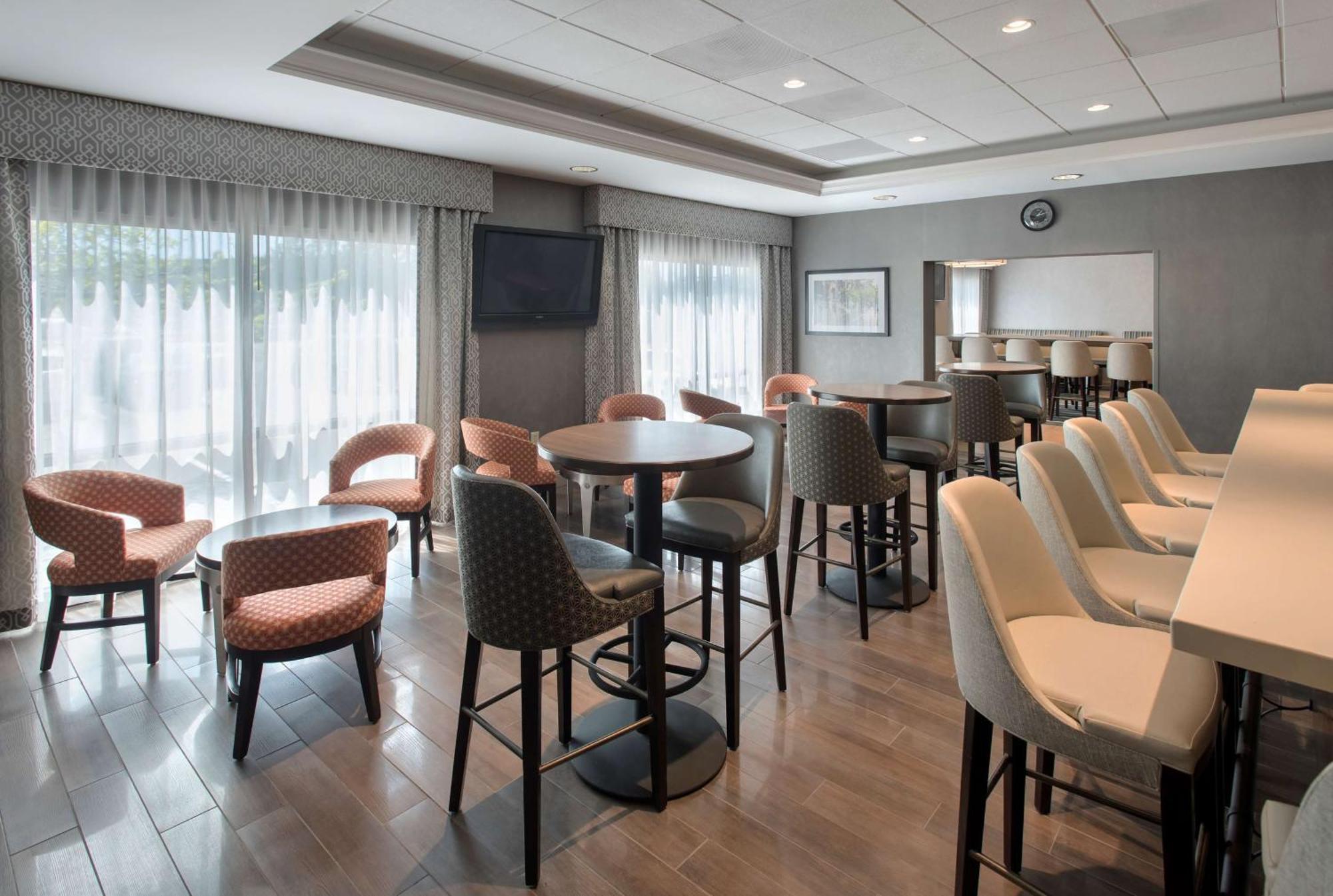 Hampton Inn Boston Logan Airport Revere Exterior photo