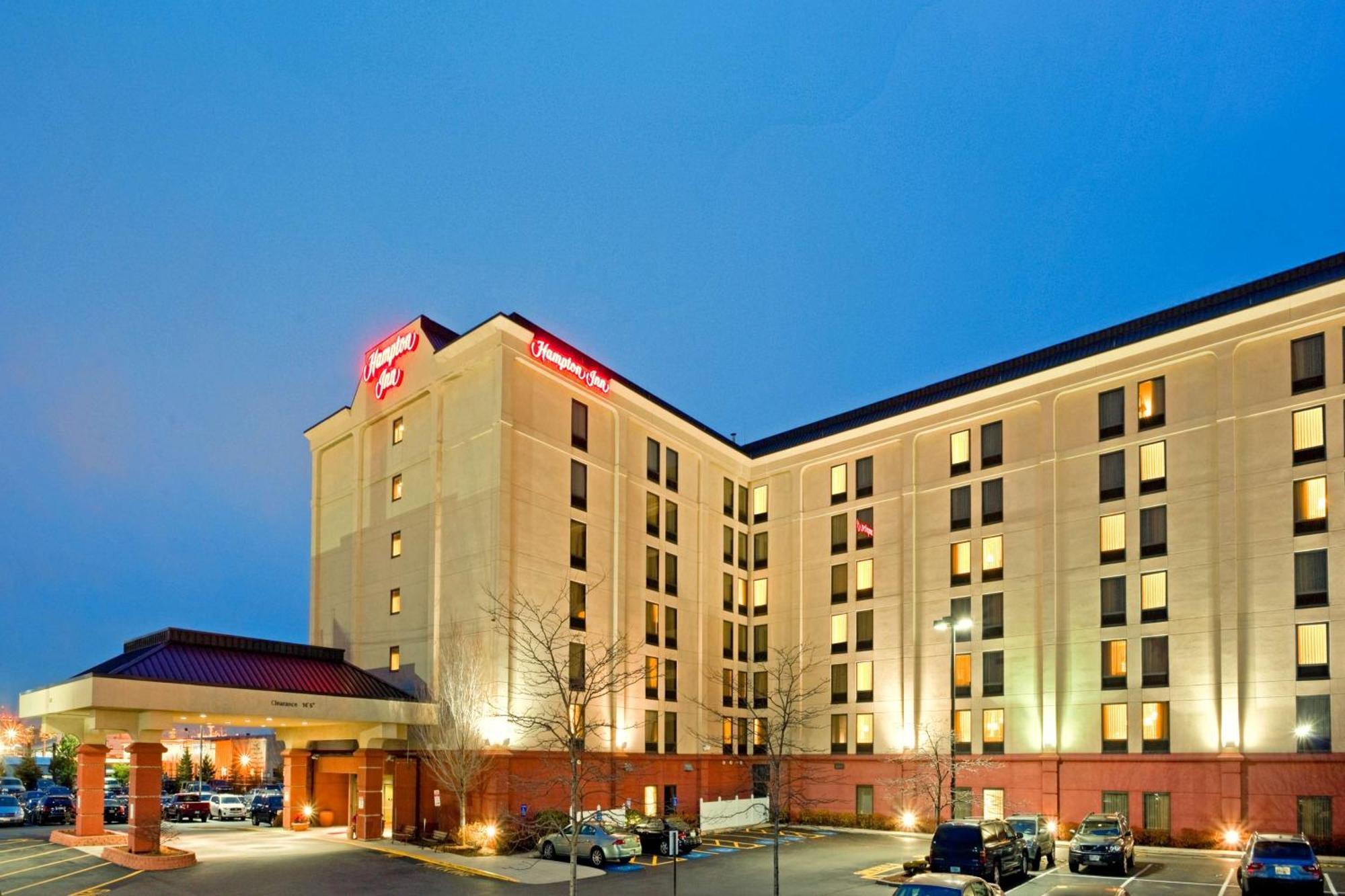 Hampton Inn Boston Logan Airport Revere Exterior photo