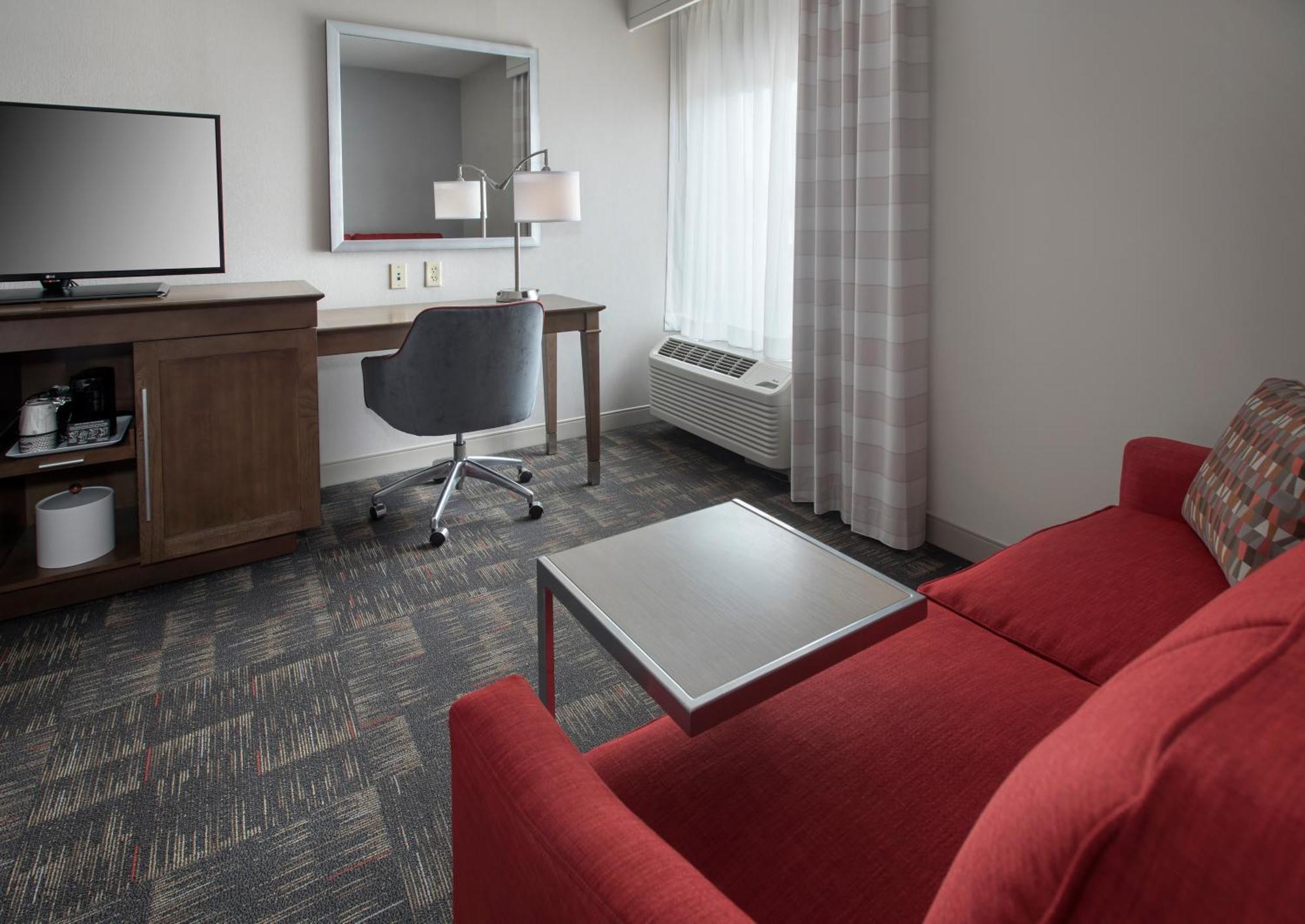 Hampton Inn Boston Logan Airport Revere Exterior photo