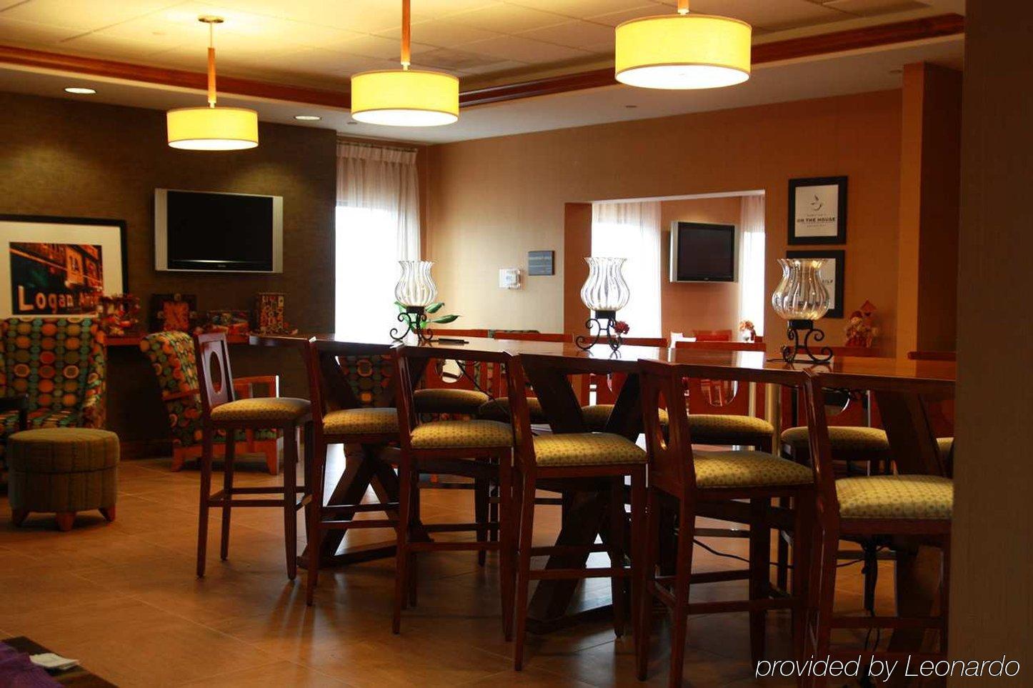 Hampton Inn Boston Logan Airport Revere Restaurant photo