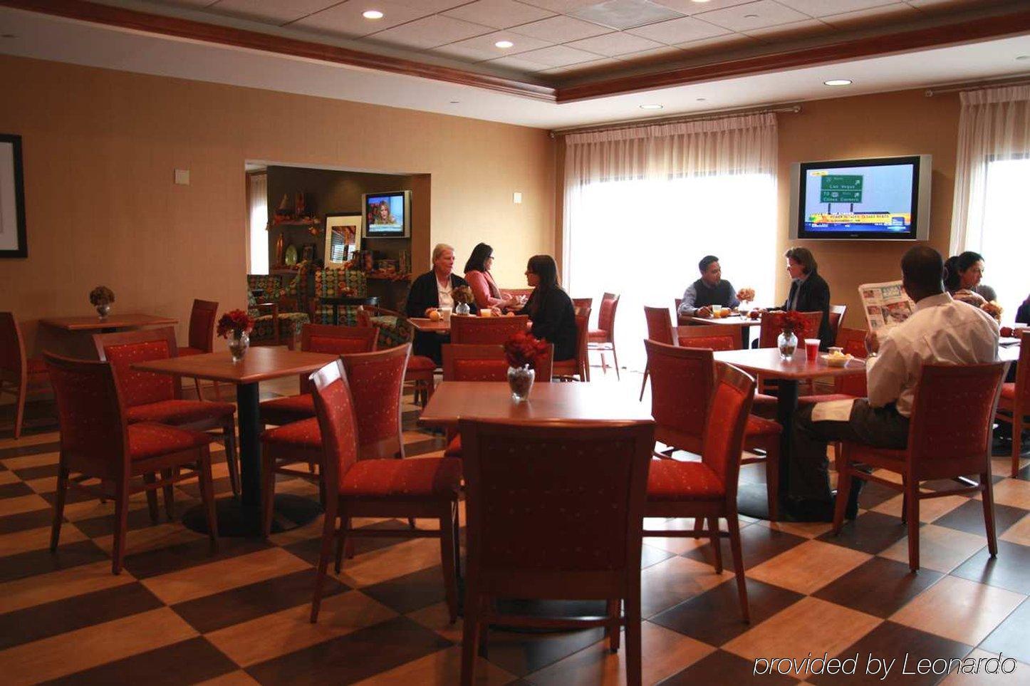 Hampton Inn Boston Logan Airport Revere Restaurant photo
