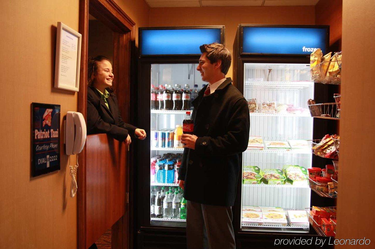 Hampton Inn Boston Logan Airport Revere Restaurant photo