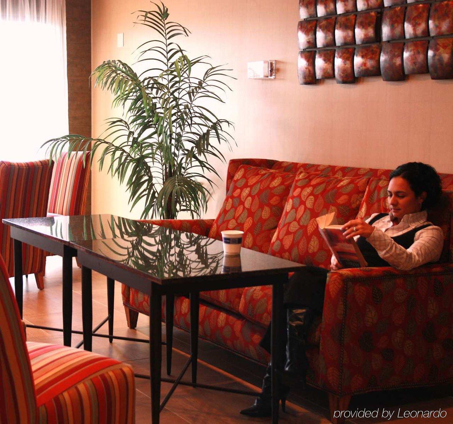 Hampton Inn Boston Logan Airport Revere Interior photo