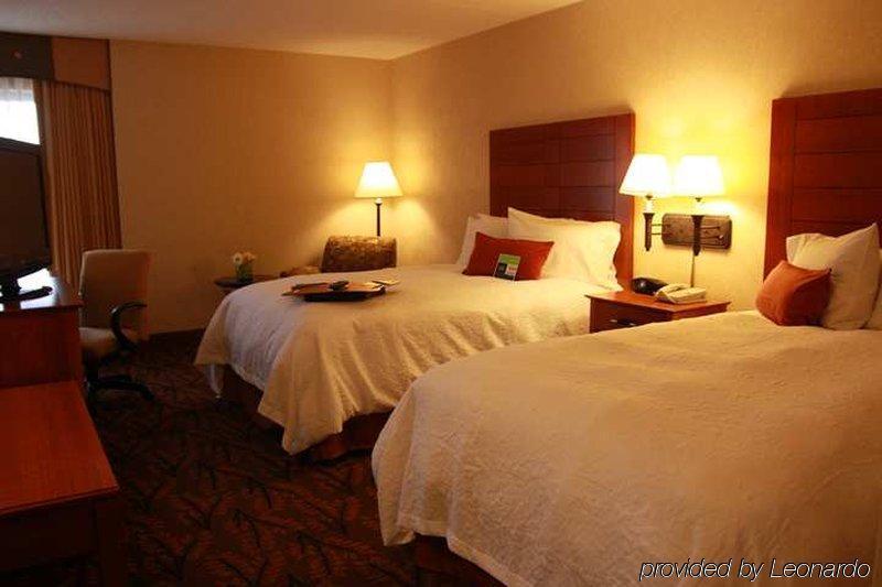 Hampton Inn Boston Logan Airport Revere Room photo