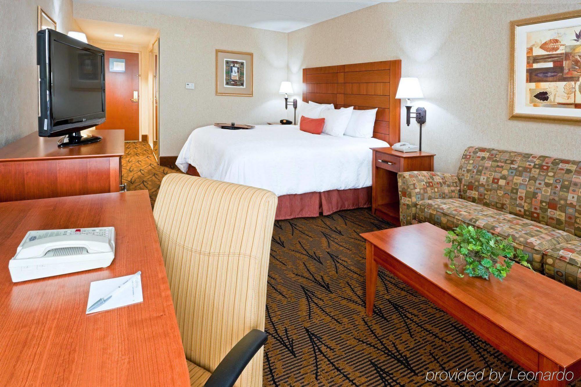 Hampton Inn Boston Logan Airport Revere Room photo