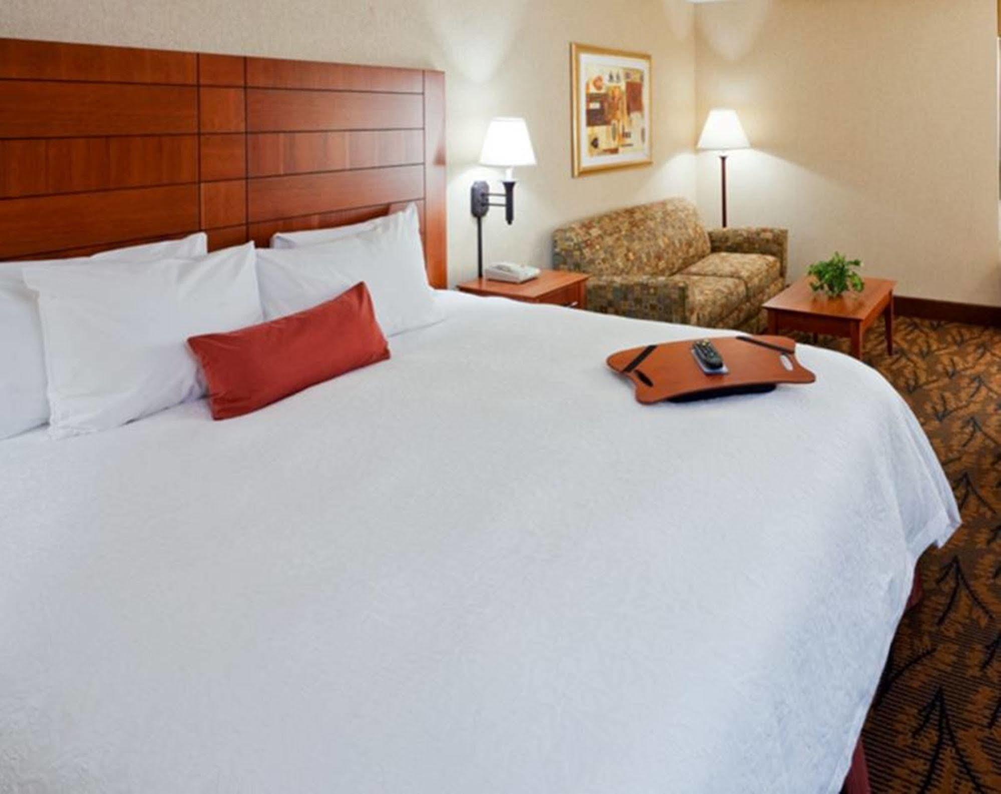 Hampton Inn Boston Logan Airport Revere Exterior photo