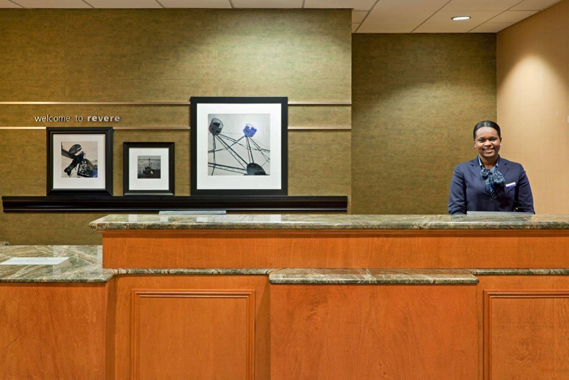 Hampton Inn Boston Logan Airport Revere Exterior photo