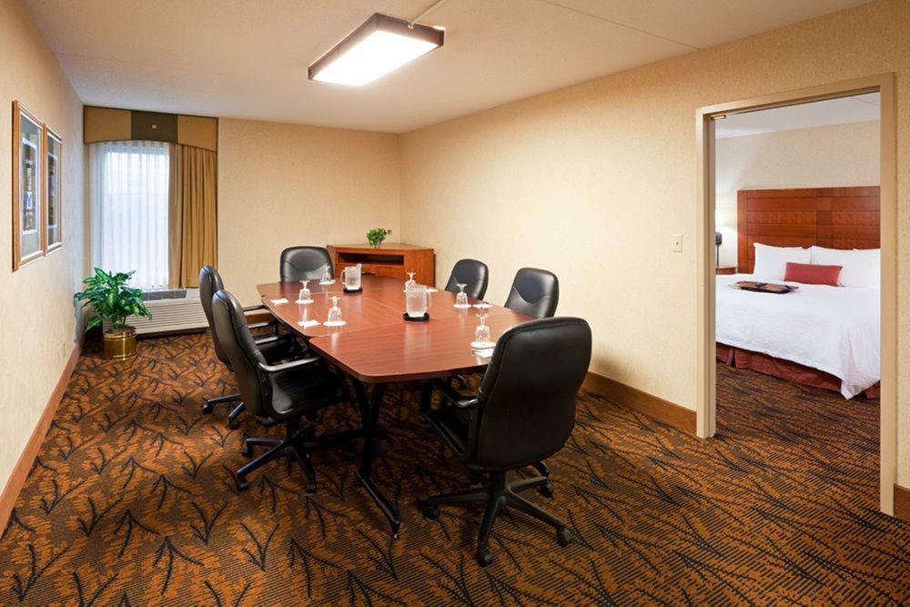 Hampton Inn Boston Logan Airport Revere Exterior photo