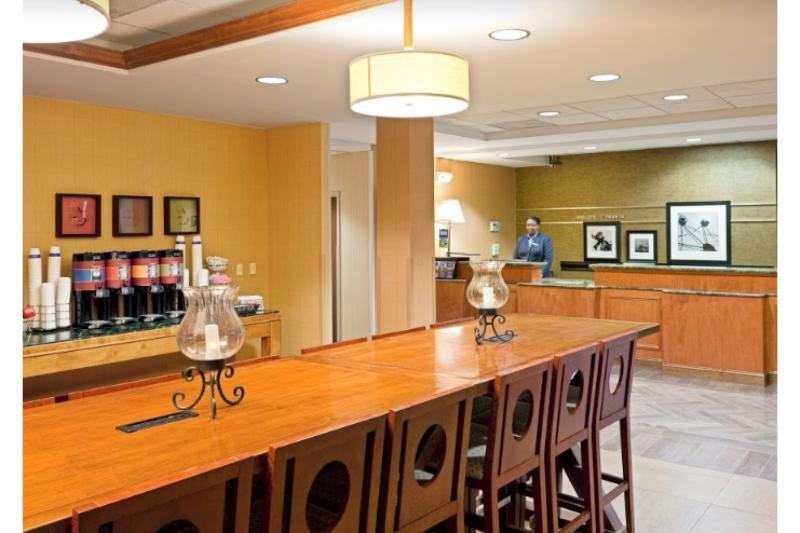 Hampton Inn Boston Logan Airport Revere Exterior photo